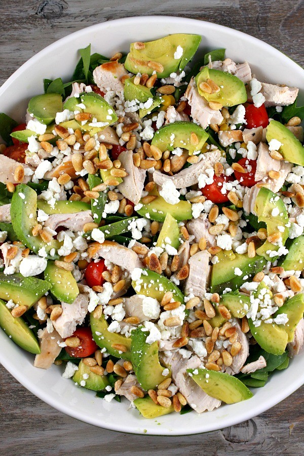 Spinach salad with chicken, avocado and goat cheese