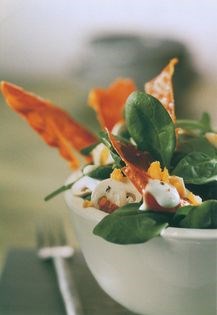 Spinach salad with crisp prosciutto and goat's cheese dressing