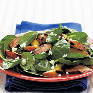 Spinach salad with grilled pork tenderloin and nectarines