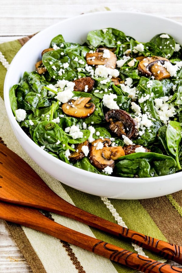 Spinach salad with mushrooms and feta