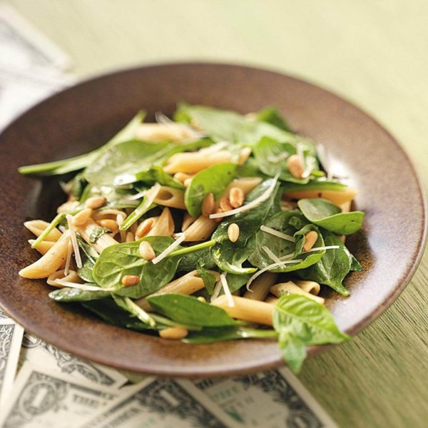 Spinach salad with penne