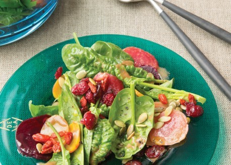 Spinach salad with roasted beets and dried fruit