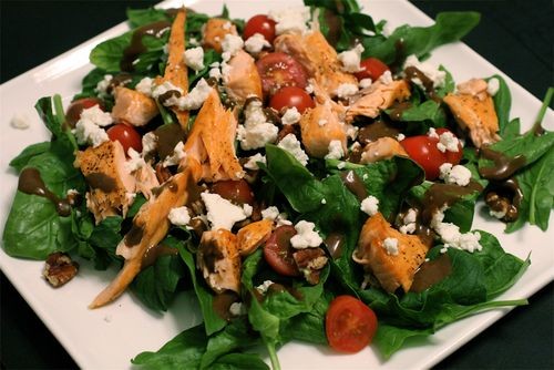 Spinach salad with salmon and balsamic-rosemary vinaigrette