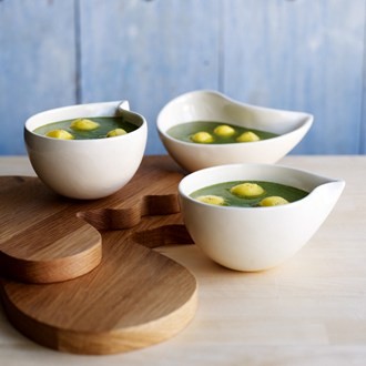 Spinach soup with egg butter-balls