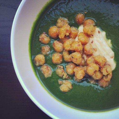Spinach soup with toasted chickpeas