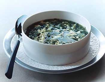 Spinach stracciatella soup