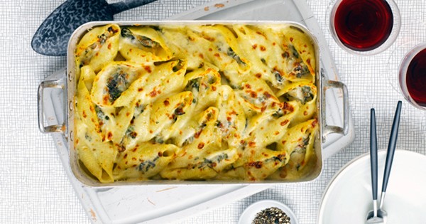 Spinach stuffed giant pasta shells