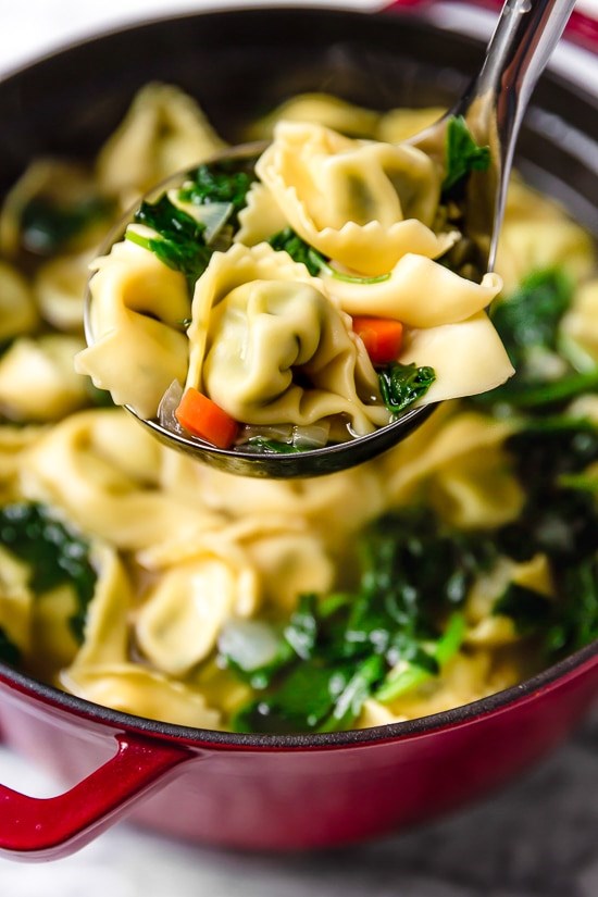 Spinach tortellini in broth (en brodo)