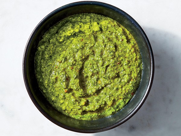 Spinach-walnut pesto