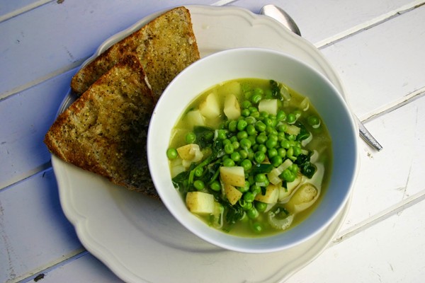 Spinach, watercress, celery and pea pottage