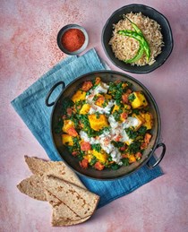 Spinach with Indian cheese (Saag paneer)