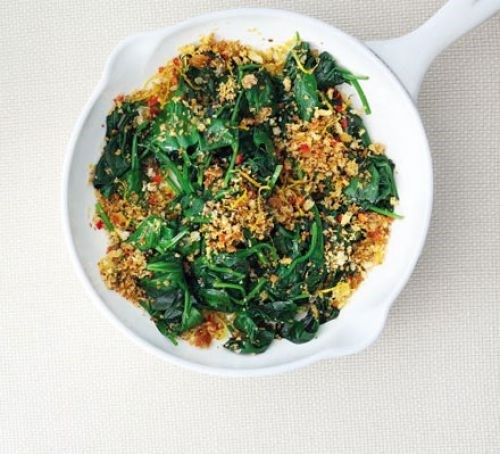 Spinach with lemon crumbs 