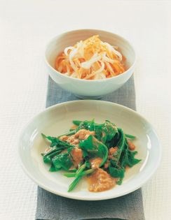 Spinach with peanut sauce (Horenso peanuts aé)