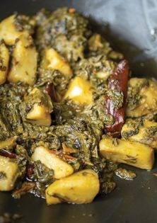 Spinach with potatoes (Aaloo palak)