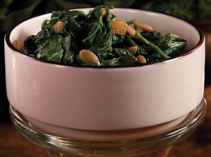 Spinach with pumpkin seeds and raisins (Espinacas con pepitas y pasas)