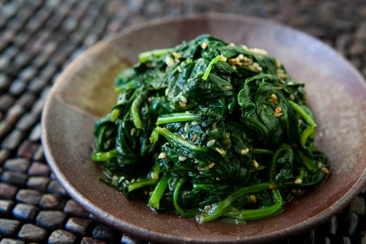 Spinach with sesame and garlic