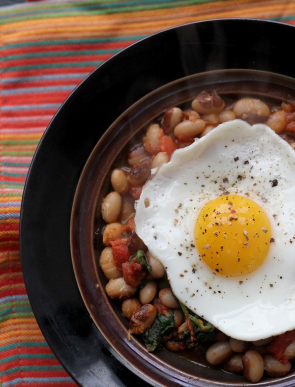 Spinach with yellow-eyed peas and fried eggs