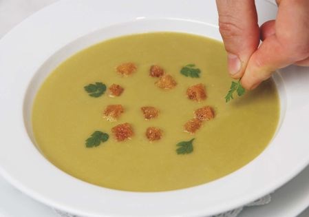 Split pea soup with croutons (Potage Saint-Germain aux croutons)