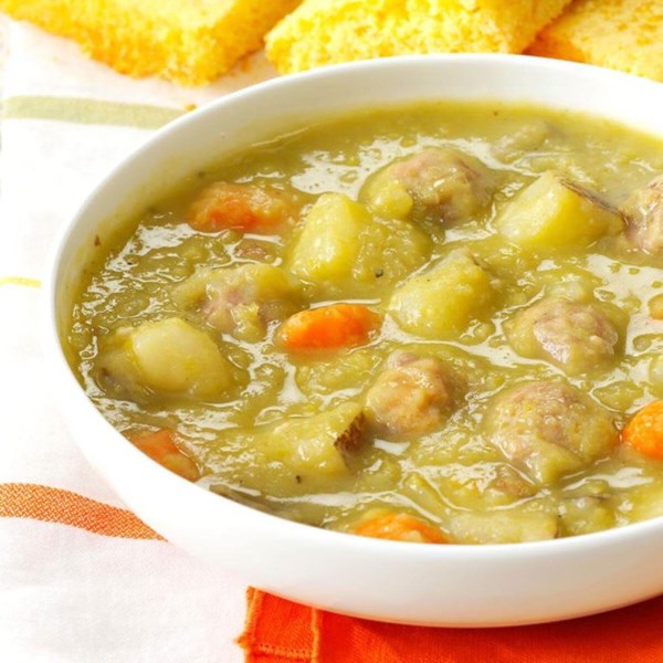 Split pea soup with meatballs