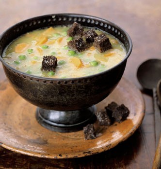 Split pea soup with pumpernickel croutons