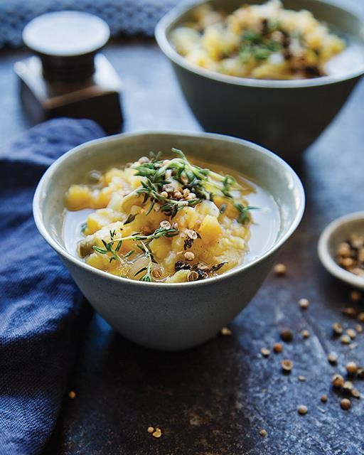 Split pea soup with thyme & spice crust