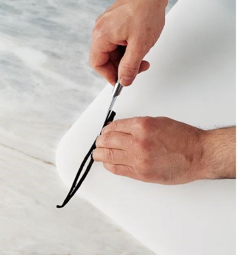 Splitting vanilla pods and removing the seeds