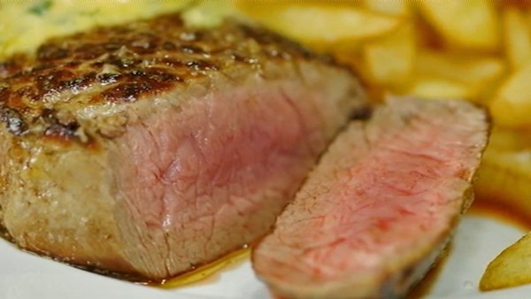 Spoil-yourself Yorkshire wagyu fillet steak with fries and Béarnaise sauce