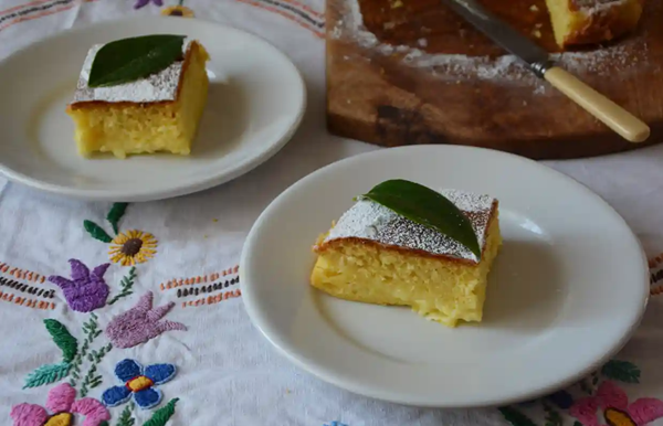 Sponge cake with a heart of lemon custard