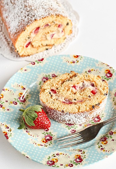 Sponge roll with dulce de leche cream, strawberries & cocoa nibs