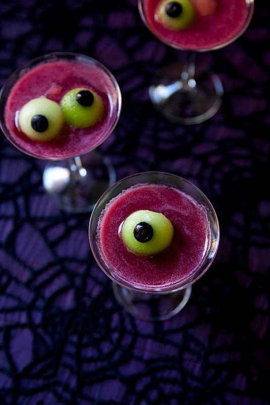 Spooky eyeballtini 