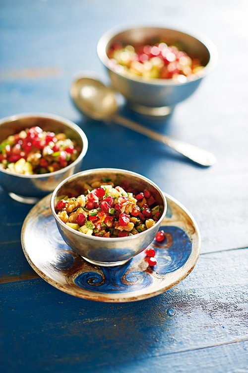 'Spoon salad' [chopped tomato, walnut and sumac salad] (Gavurdağ) 