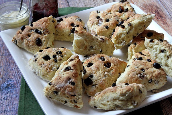 Spotted dog scones