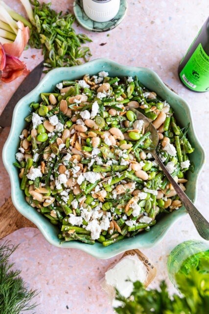 Spring asparagus salad with white beans and almonds
