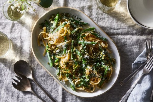 Spring fettuccine Alfredo with green beans & tapenade 