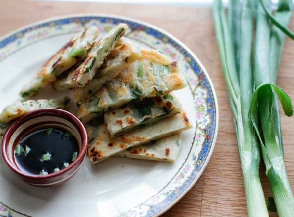 Spring garlic pancakes (with dipping sauce)