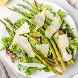 Spring lettuce salad with roasted asparagus