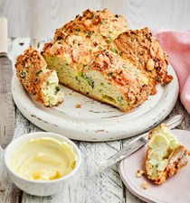Spring onion and cheese soda bread