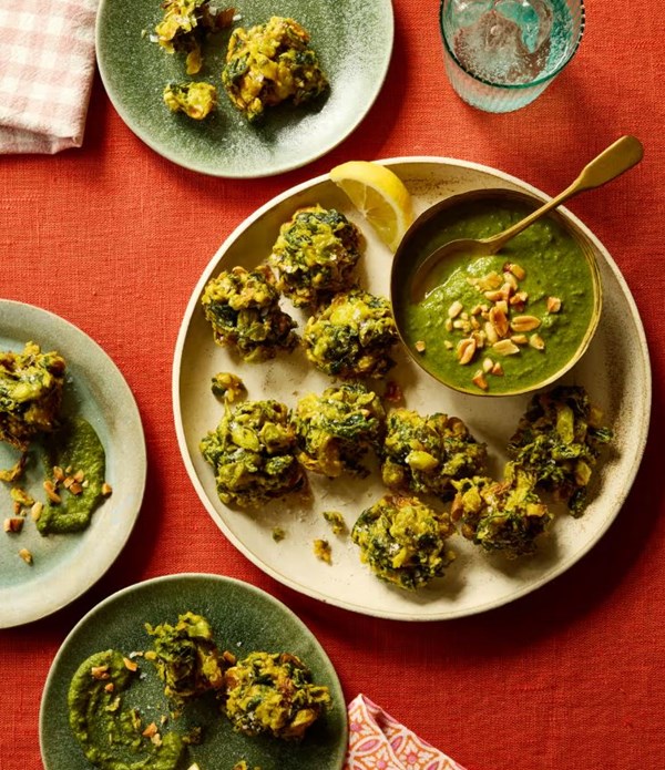 Spring onion and spinach pakoras
