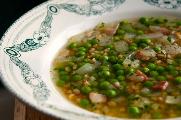 Spring pea and farro soup