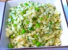 Spring pea and stellette pasta salad with fresh mint and parsley
