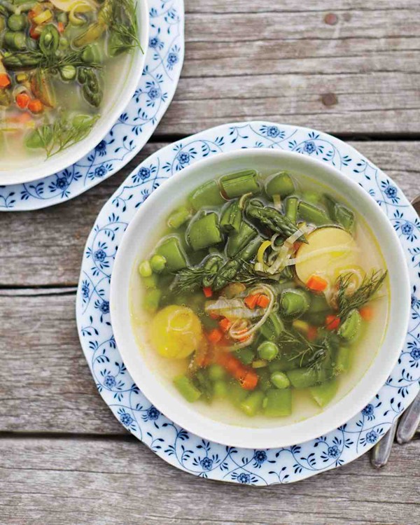 Spring pea soup with asparagus and potatoes