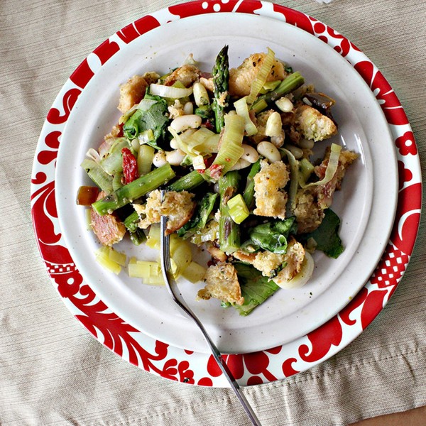 Spring pesto panzanella