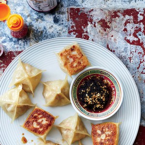 "Spring roll" pot stickers