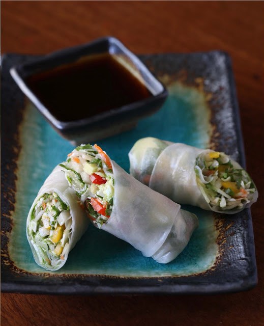 Spring rolls with dipping sauce
