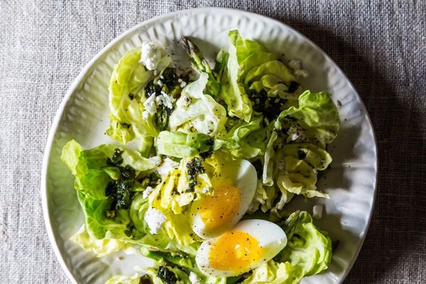 Spring salad with asparagus and soft-boiled eggs