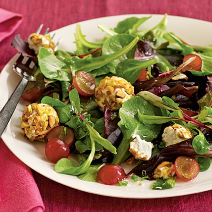 Spring salad with grapes and pistachio-crusted goat cheese