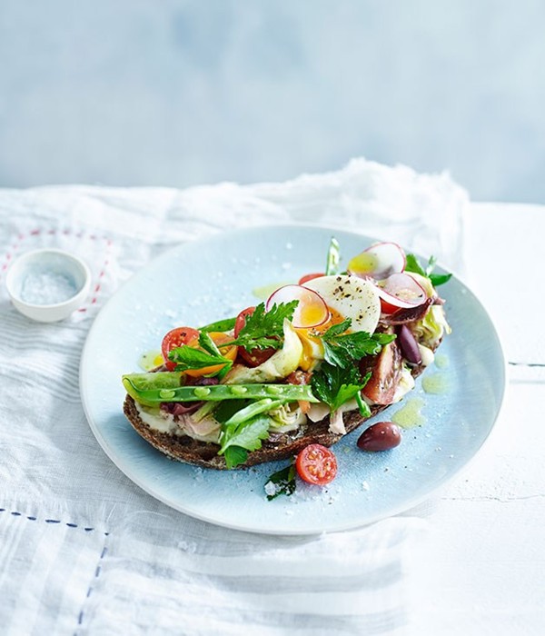 Spring tartines Niçoise