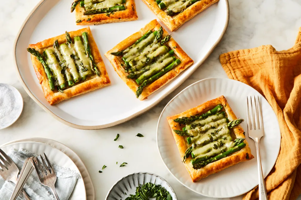 Spring tartlets with cheddar, asparagus & tarragon