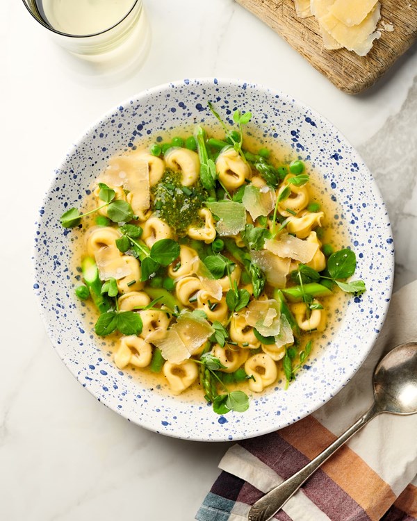 Spring tortellini soup with peas and asparagus