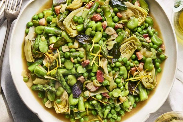 Springtime vegetable stew (Vignarola)
